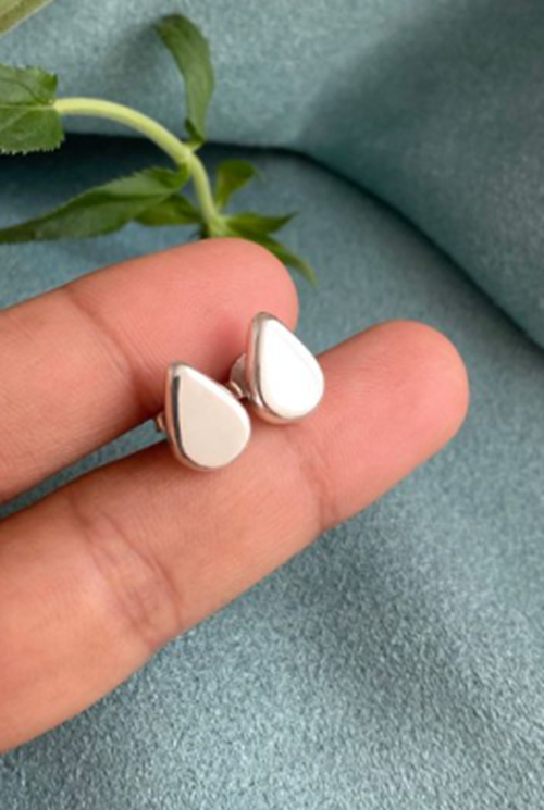Aretes de plata en forma de gota